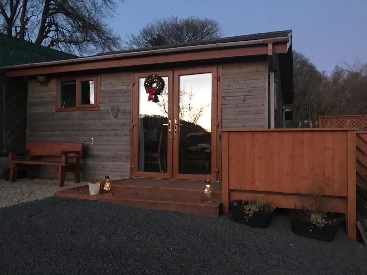 Swansea Log Cabin Pontardawe Exterior photo